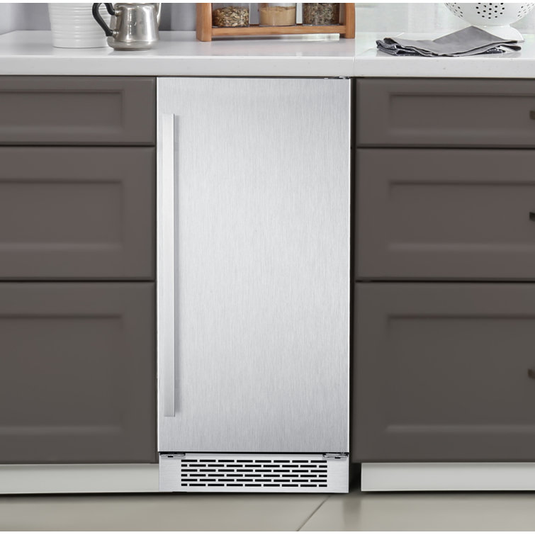 Hanover Luxury Series 32 Lb. lb. Daily Production Cube Clear Ice Built